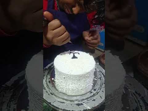 white Plus cake 🎂 lalan 💞❤️