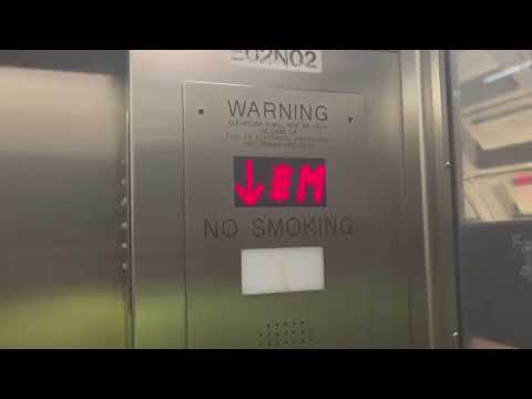 Modded US?? Hydraulic Platform Elevator at Shaw Howard U Metro Station - Washington DC