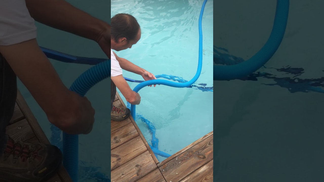 INSTALLATION DU BALAI POUR NETTOYER LA PISCINE PAR ASPIRATION