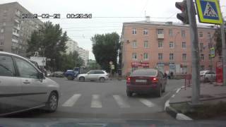 Смотреть онлайн Череда аварий в Ярославле 01.07.2014