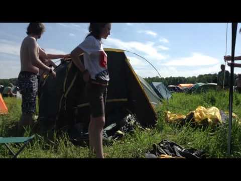 Jam Square Live собирает палатку =)