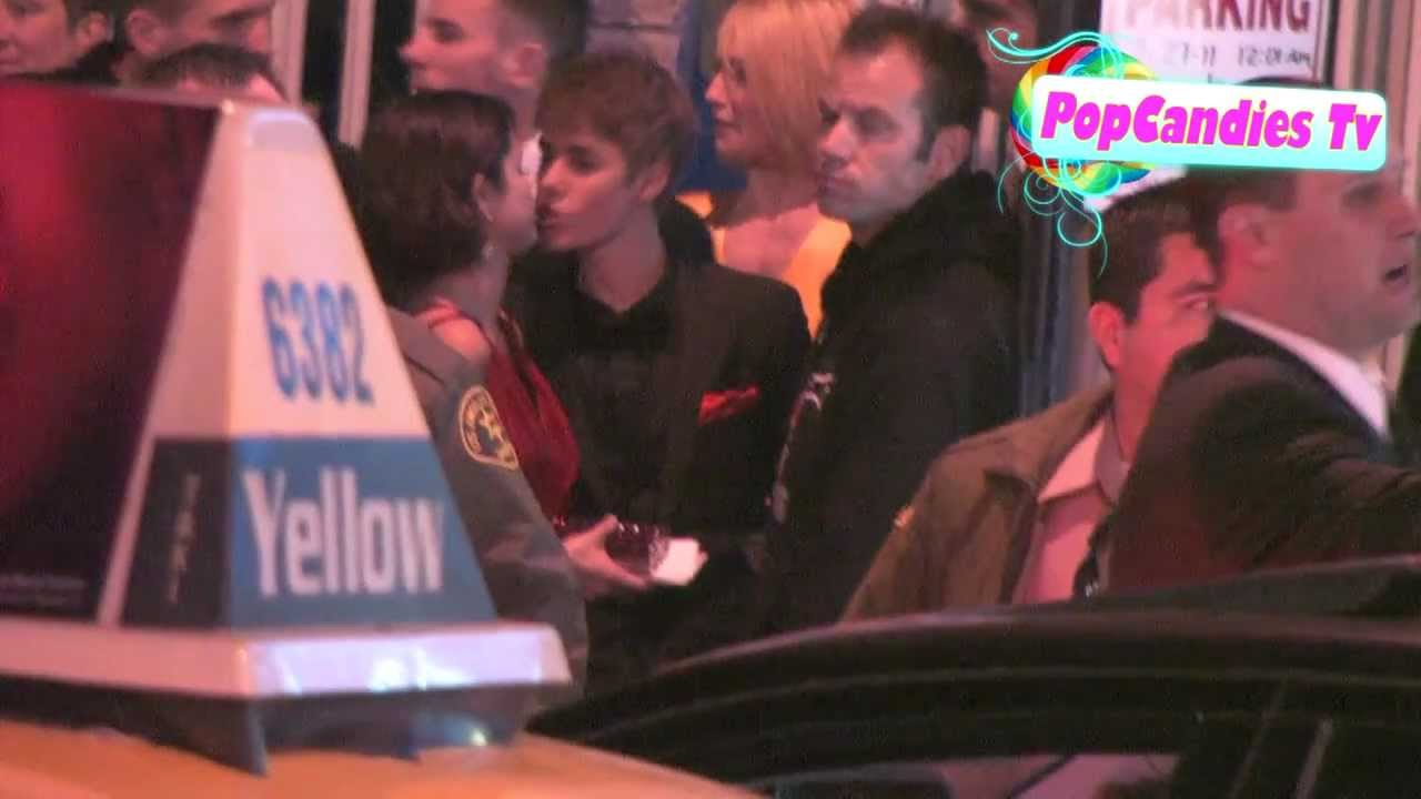Exclusive! Justin BieberSelena Gomez Ever Lasting Kiss  Vanity Fair Oscar Party in WeHo!