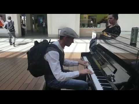 Crazy Pop Medley at Paris - Gare Saint-Lazare (Thomas Krüger)