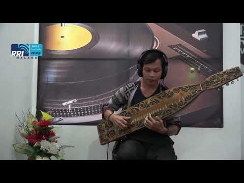RRI Pro 2 Malang MORNING LIVE CHAT  - Gabriel Filosofi Borneo ( Sape' Player ) Seniman Budaya #1