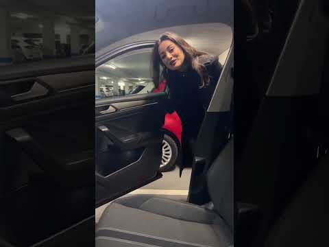 Cuando sólo quieres decirle adiós, pero ella tiene un mínimo de palabras