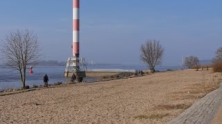 preview picture of video 'Hamburg, Blankenese, Strandweg, Blick zum Leuchtturm, Elbufer - Full HD (1080p) Videobild'