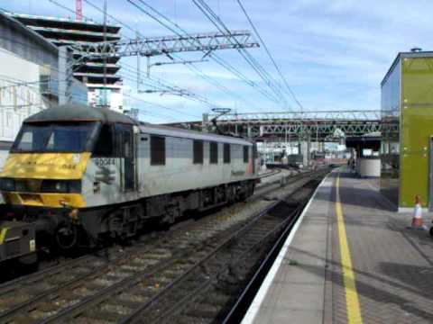 Freightliner Class 90044 passes Stratford