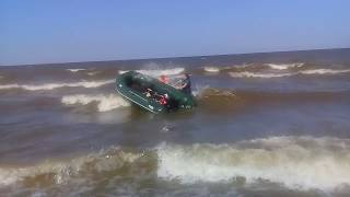 Лодок в шторм 360