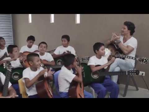 Ricardo Arjona quiere llenar Guatemala de escuelas