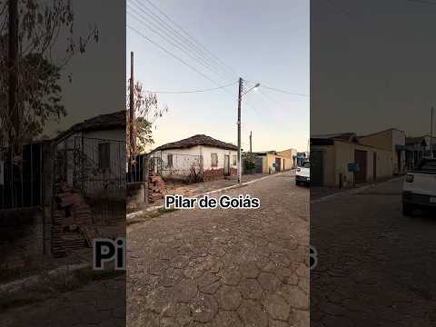No centro de Pilar de Goiás rua do meio, me deparei com uma casinha Construinda  em 1952