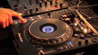 How To DJ Free Video Tutorial 2013 | How to use Cue and Headphones to DJ