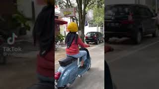 Download lagu gokil abis cewek cantik naik vespa mp3 Download lagu gokil abis cewek cantik naik vespa mp3