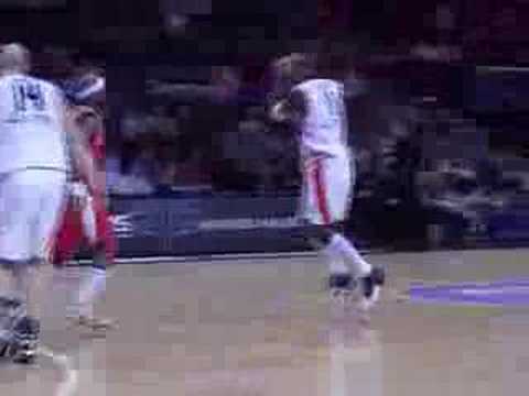 30 15-01-08 BCO-Nymburk - Greg Brunner zet nood-pass van Ivo