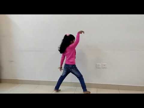 Gali gali. Performance by Jenice