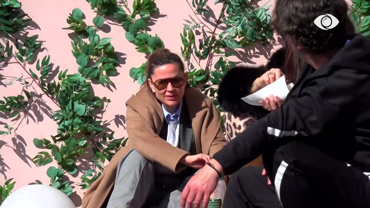 Po bën si majmun nëpër shtëpi/ Rozana debaton me Gjestin