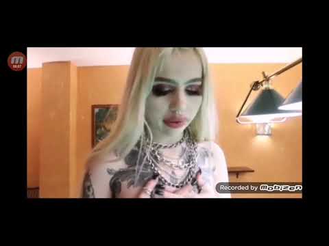 ГОЛАЯ ТИФФАНИ БУГАТТИ