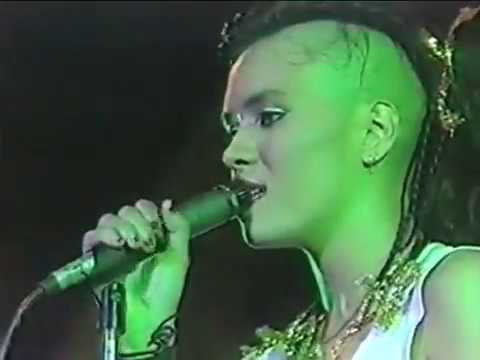 Go Wild in the Country - Bow Wow Wow Live 1982