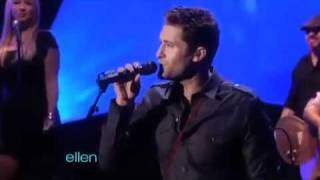 Matthew Morrison Performs &#39;Summer Rain&#39;