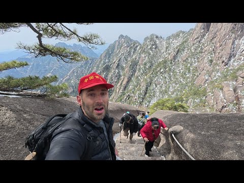 Climbing Mount Huangshan 🇨🇳