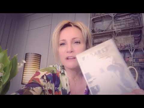 Patricia Kaas offre sa canne de Kabaret et un trophée - Stars Solidaires