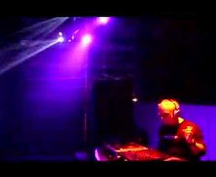 Mike Koglin playing Sunwaves (Static Blue Remix)