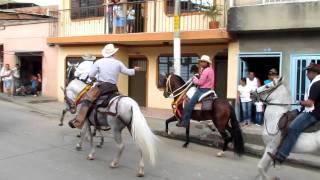 preview picture of video 'Cabalgata de Reyes Magos 2012 en Yumbo'