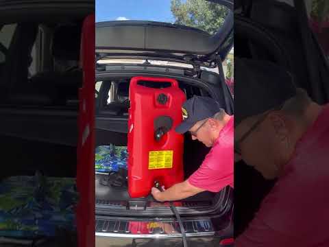 How to pump gas 😎 Duramax FLO N’ GO Gas Caddy #duramax @callroadsideassistance @slowdownmoveover