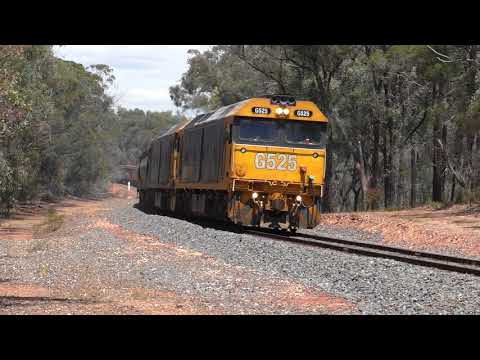 G525-527 on 9151 empty grain nears Llanelly.  07-12-17. 12.07.58.