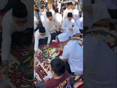 Gubernur Santap Sajian Makan Akbar 