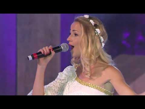 АНИ НЕНОВА - Докато сме млади /Гала вечер "Пирин Фолк" Сандански 2016/