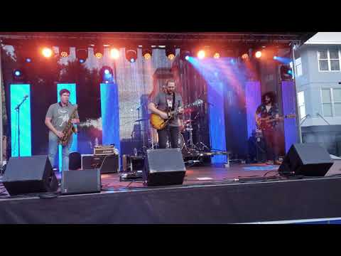 WILD ADRIATIC SLAMMING JAM TO CLOSE THEIR SHOW