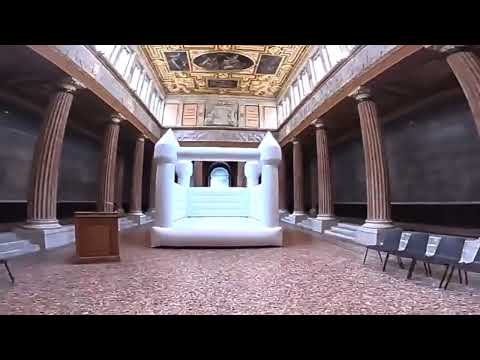 Hanna Kučera - Must the Play be This