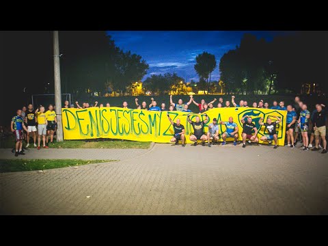 Kibice Elany Toruń wspierają swojego zawodnika przed galą "GROMDA 2 "