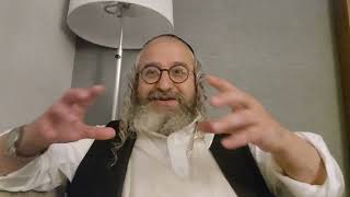 אור ימי חנוכה – ביידיש – 5 – הכנה לימי החנוכה ה'תשפ"ו ע"פ הספר 'אוצר היראה' – 'תשובת השנה' אות כ' (הרב מוטה פראנק) - התמונה מוצגת ישירות מתוך אתר האינטרנט יוטיוב. זכויות היוצרים בתמונה שייכות ליוצרה. קישור קרדיט למקור התוכן נמצא בתוך דף הסרטון