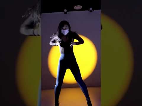 Dance cover song IU - Between The Lips (50cm) #shorts