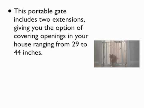 Carlson 0930PW Extra-Wide Walk-Thru Gate with Pet Door