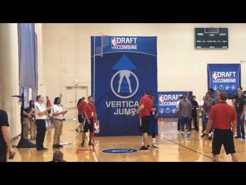 Watch Oakland's Kay Felder turn in 44 inch vertical