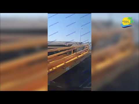 Antalya'da üst geçitte kamyonet devrildi, yol kapandı! İşte o görüntüler