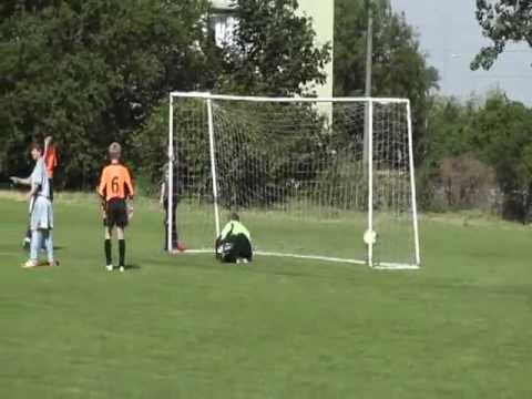 neuznaný gól z nepriameho kopu po faule na Andyho.mpg