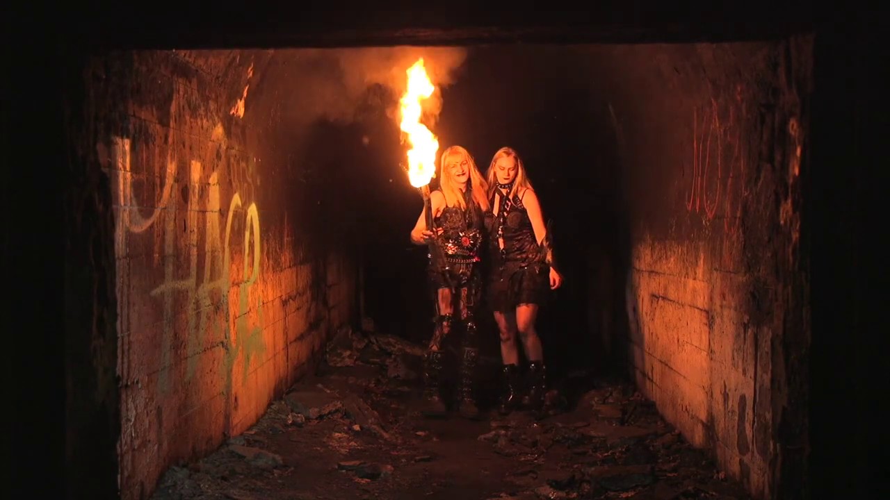 Rikutud hing. Viirus trailer Transnaise seiklused lagunenud ühiskonnas ja ilus armastuslugu.