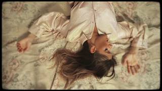 Musik-Video-Miniaturansicht zu Falling Songtext von LÉON