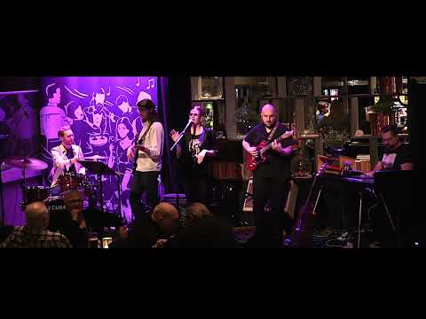 Andrea Lundqvist - En låga släcks (Live)