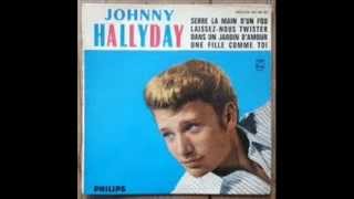 je chante " laissez-nous twister" de johnny hallyday