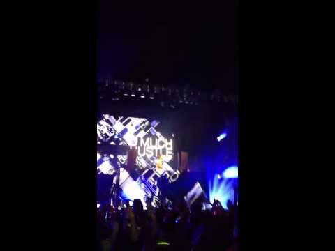 Armin drops Promised Pressure (AvB mashup) at DC Armory