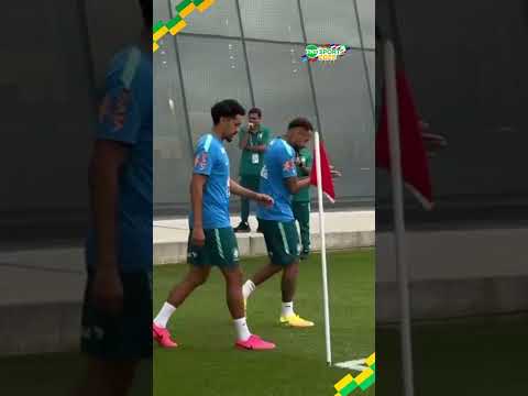 NEY CHEGOU NO MODO CANTOR NO TREINO DA SELEÇÃO! 😅🎤 #shorts
