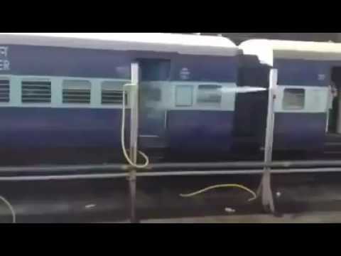 インドで電車を洗浄している風景が鬼畜すぎるｗｗｗ - エログちゃんねるニュース