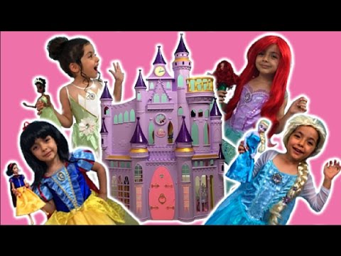 ELSA, ANNA AND RAPUNZEL PLAY WITH THEIR DREAM CASTLE | Toy Play | Princesses In Real Life Kiddyzuzaa