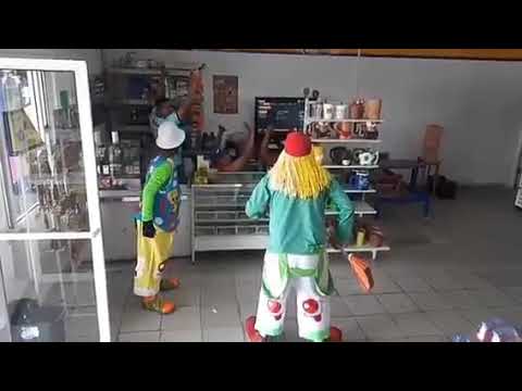 Arriba las manos! venimos a saltar!🤣🤣