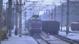 preview picture of video 'ЧС8-001 с поездом 225 Харьков - Ужгород'