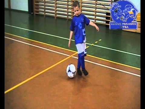 AKKA (do wewnątrz na zewnątrz) KROK1 - EKS Kolektyw Radwanice - podstawy piłki nożnej
